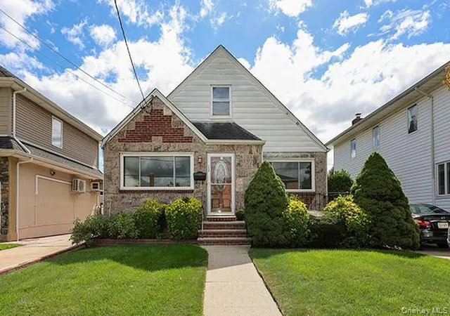Photo 2 of Single family home for sale at 1408 Lowell Ave, North Hempstead, NY 11040 | MLS# 1054859 | Listing updated on 2026-09-27