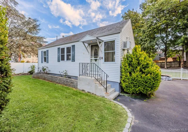 Photo 1 of Single family home for sale at 294 Deer Rd, Islip, NY 11779 | MLS# 1054885 | Listing updated on 2026-09-27