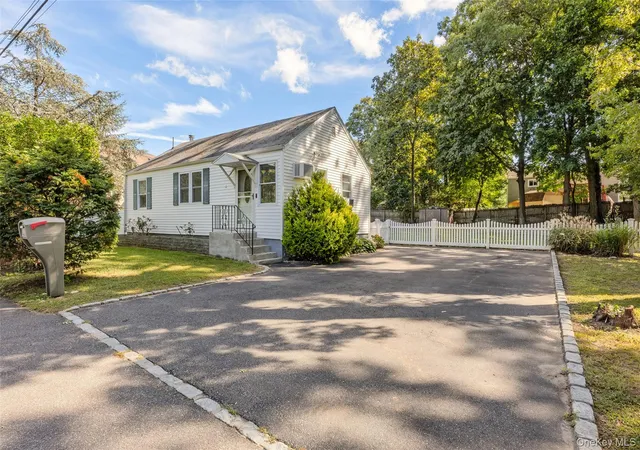 Photo 2 of Single family home for sale at 294 Deer Rd, Islip, NY 11779 | MLS# 1054885 | Listing updated on 2026-09-27