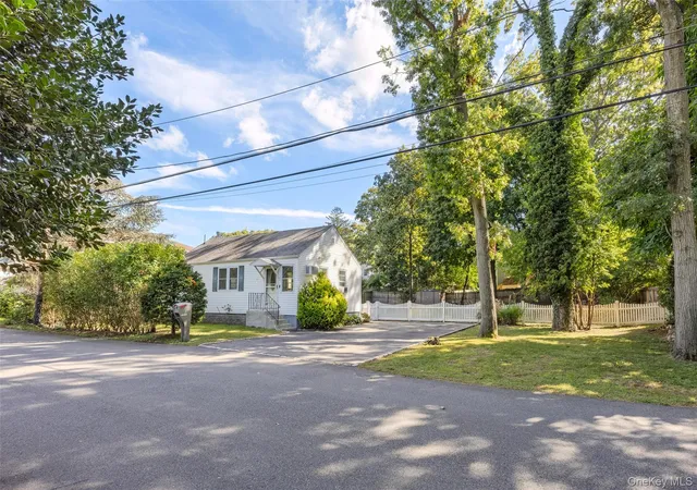 Photo 3 of Single family home for sale at 294 Deer Rd, Islip, NY 11779 | MLS# 1054885 | Listing updated on 2026-09-27