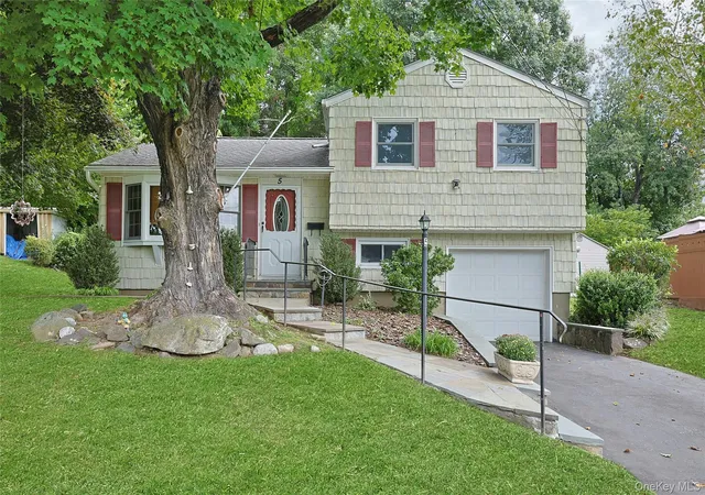 Photo 1 of Single family home for sale at 5 Seward Ct, Cortlandt, NY 10548 | MLS# 1054912 | Listing updated on 2026-10-03