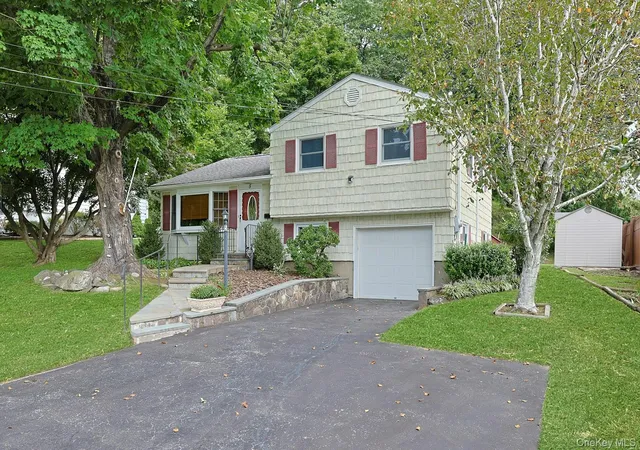 Photo 2 of Single family home for sale at 5 Seward Ct, Cortlandt, NY 10548 | MLS# 1054912 | Listing updated on 2026-10-03