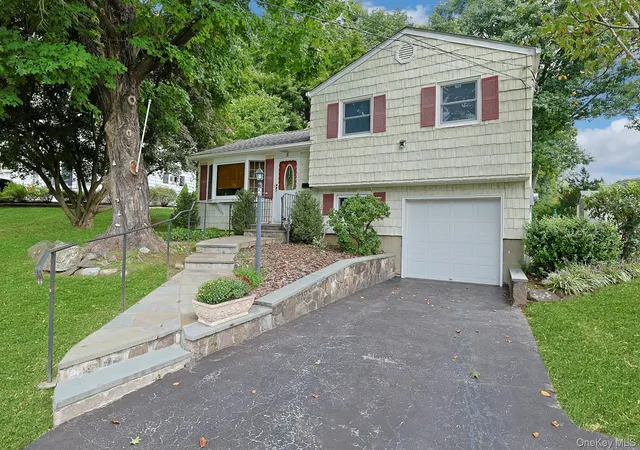 Photo 3 of Single family home for sale at 5 Seward Ct, Cortlandt, NY 10548 | MLS# 1054912 | Listing updated on 2026-10-03