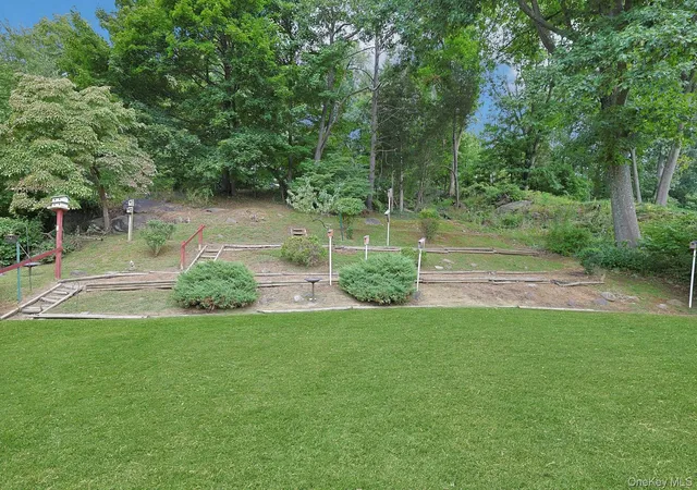 Photo 4 of Single family home for sale at 5 Seward Ct, Cortlandt, NY 10548 | MLS# 1054912 | Listing updated on 2026-10-03