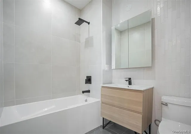 Photo 3 of Condo for sale at 859 Myrtle Ave #8G, New York, NY 11206 | MLS# 1054918 | Listing updated on 2026-09-25