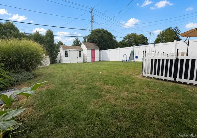 Photo 14 of Single family home for sale at 11 Lois Ln, Oyster Bay, NY 11735 | MLS# 1054937 | Listing updated on 2026-10-04