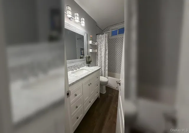 Photo 4 of Single family home for sale at 11 Lois Ln, Oyster Bay, NY 11735 | MLS# 1054937 | Listing updated on 2026-10-04
