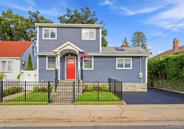 Photo 1 of Single family home for sale at 188 S Strong Ave, Babylon, NY 11757 | MLS# 1054970 | Listing updated on 2026-09-27