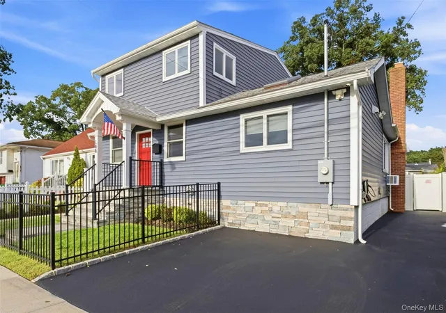 Photo 2 of Single family home for sale at 188 S Strong Ave, Babylon, NY 11757 | MLS# 1054970 | Listing updated on 2026-09-27