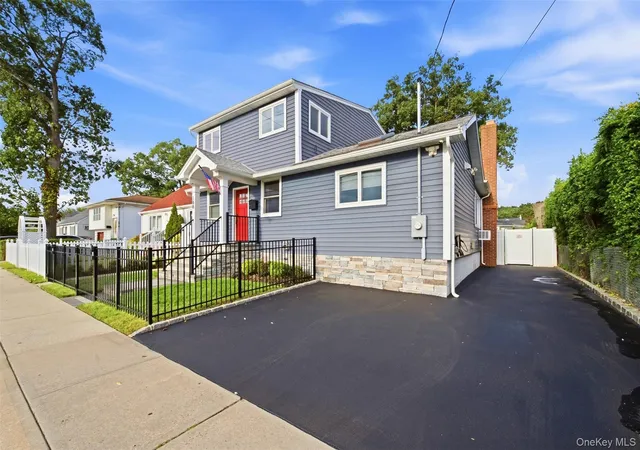 Photo 3 of Single family home for sale at 188 S Strong Ave, Babylon, NY 11757 | MLS# 1054970 | Listing updated on 2026-09-27