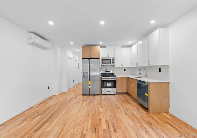 Photo 3 of House for sale at 109-09 Rye Pl, New York, NY 11412 | MLS# 1054971 | Listing updated on 2026-10-08
