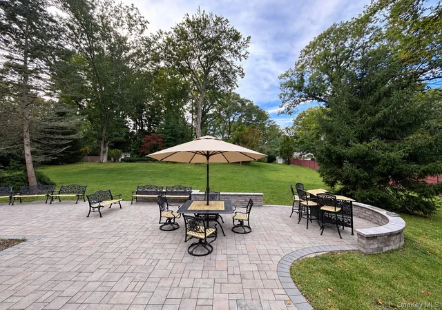 Photo 4 of Single family home for sale at 39 Orchard Ct, Oyster Bay, NY 11797 | MLS# 1054993 | Listing updated on 2026-10-01