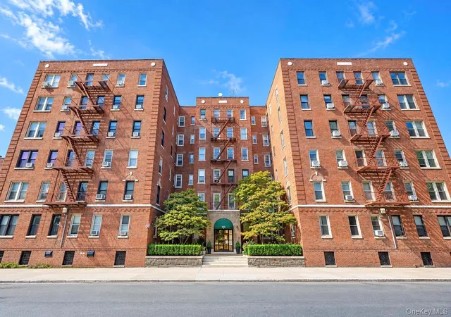 Photo 2 of Condo for sale at 3321 Bruckner Blvd #5G, New York, NY 10461 | MLS# 1055016 | Listing updated on 2026-09-29