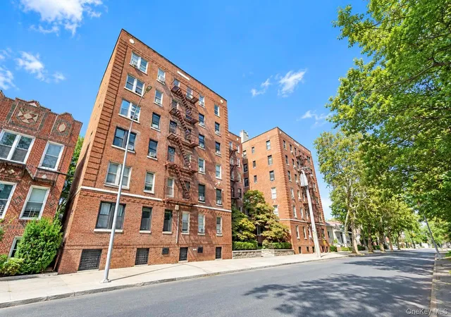 Photo 3 of Condo for sale at 3321 Bruckner Blvd #5G, New York, NY 10461 | MLS# 1055016 | Listing updated on 2026-09-29