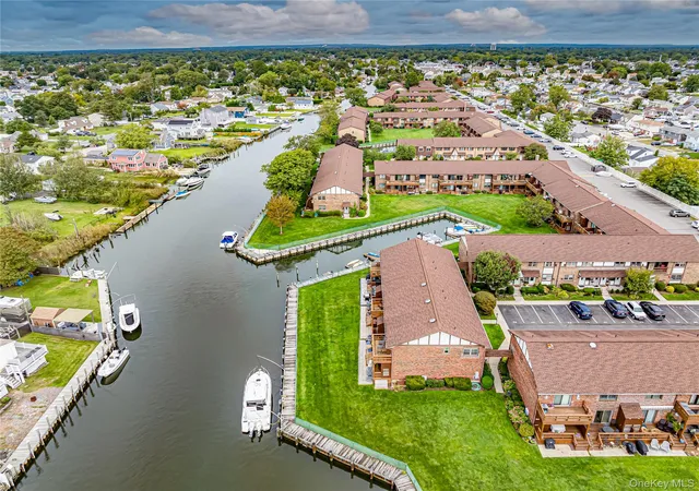 Condo for sale at 337 Mariners Way #337, Babylon, NY 11726 | MLS# 1055034