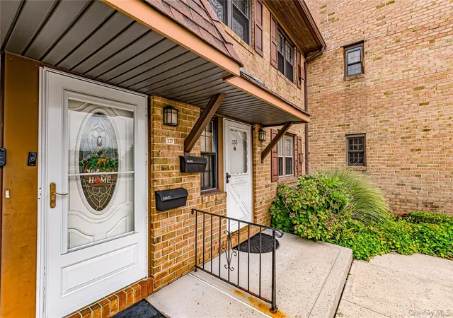 Photo 3 of Condo for sale at 337 Mariners Way #337, Babylon, NY 11726 | MLS# 1055034 | Listing updated on 2026-10-01