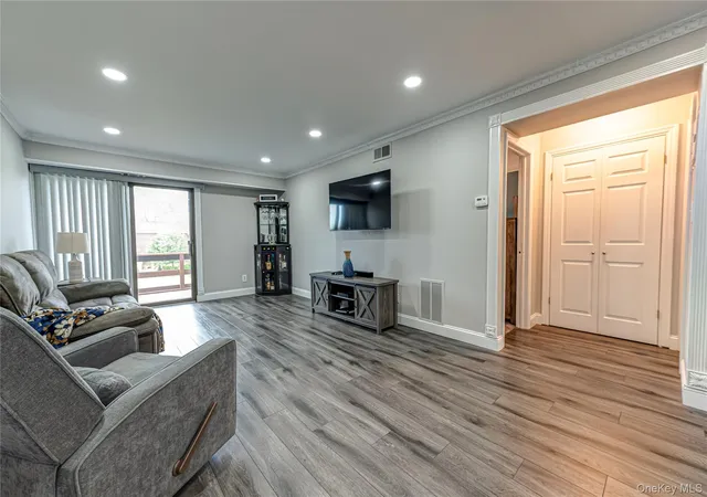 Photo 4 of Condo for sale at 337 Mariners Way #337, Babylon, NY 11726 | MLS# 1055034 | Listing updated on 2026-10-01