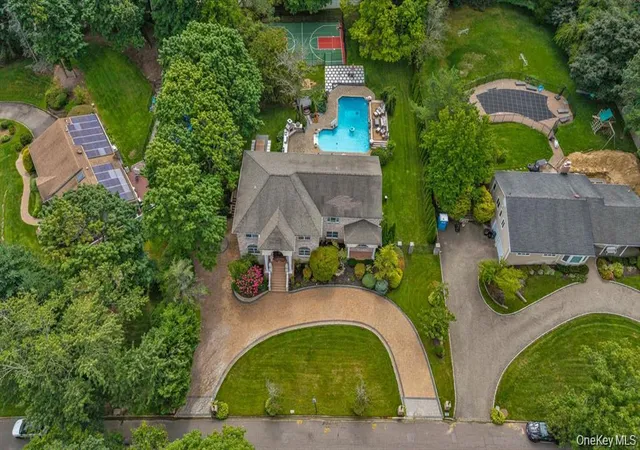 Photo 3 of Mansion for sale at 65 Threepence Dr, Huntington, NY 11747 | MLS# 1055057 | Listing updated on 2026-09-25