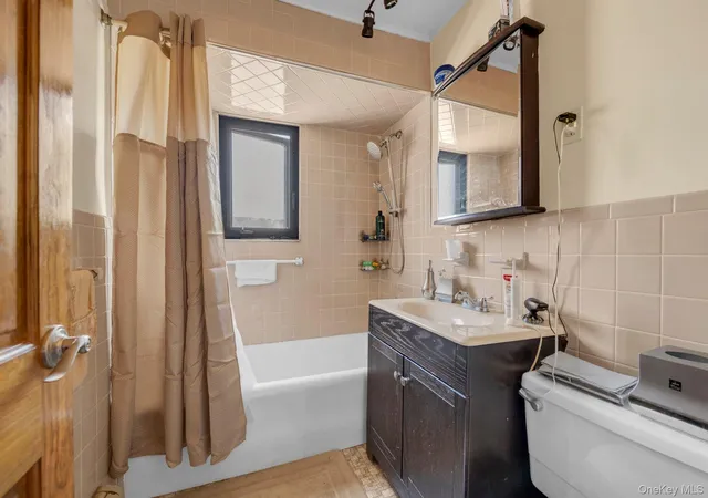 Photo 4 of Single family home for sale at 1830 Narragansett Ave, New York, NY 10461 | MLS# 1055058 | Listing updated on 2026-10-08