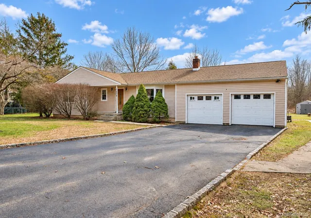 Photo 1 of Single family home for sale at 270 Old Commack Rd, Smithtown, NY 11754 | MLS# 1055060 | Listing updated on 2026-10-07