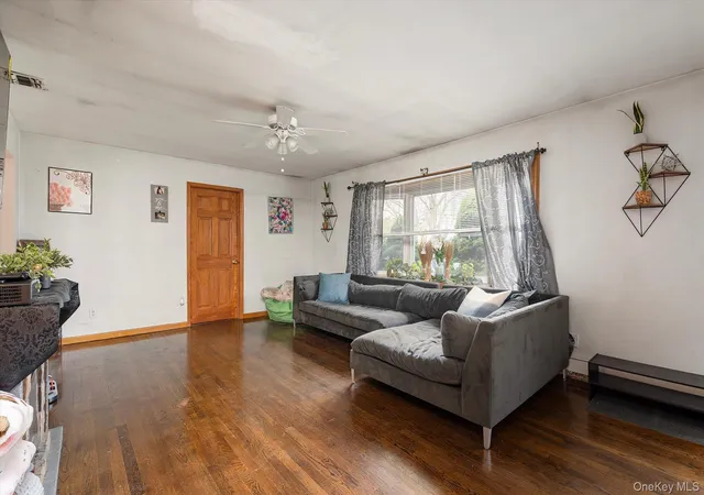 Photo 3 of Single family home for sale at 270 Old Commack Rd, Smithtown, NY 11754 | MLS# 1055060 | Listing updated on 2026-09-29