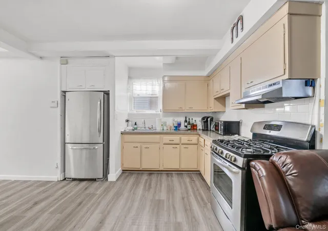 Photo 3 of House for sale at 2839 Zulette Ave, New York, NY 10461 | MLS# 1055071 | Listing updated on 2026-09-26