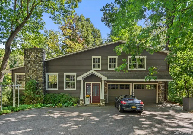 Photo 2 of Single family home for sale at 7 Giglio Ct, Cortlandt, NY 10520 | MLS# 1055080 | Listing updated on 2026-10-08