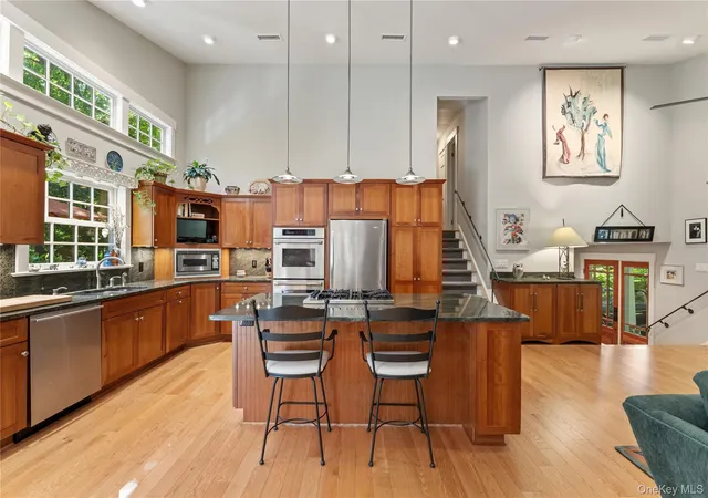 Photo 4 of Single family home for sale at 7 Giglio Ct, Cortlandt, NY 10520 | MLS# 1055080 | Listing updated on 2026-10-08