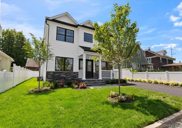 Photo 1 of Single family home for sale at 51 Willis Ave, Oyster Bay, NY 11791 | MLS# 1055098 | Listing updated on 2026-09-26