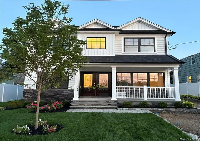 Photo 3 of Single family home for sale at 51 Willis Ave, Oyster Bay, NY 11791 | MLS# 1055098 | Listing updated on 2026-09-26