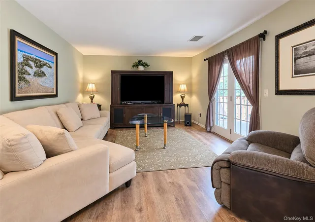 Photo 3 of Condo for sale at 810 Woodland Ct, Brookhaven, NY 11727 | MLS# 1055101 | Listing updated on 2026-09-29