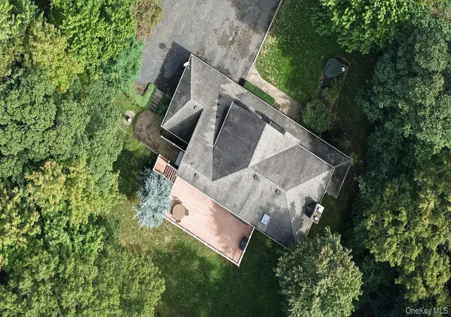 Photo 4 of Single family home for sale at 230 W Woodland Dr, Riverhead, NY 11792 | MLS# 1055126 | Listing updated on 2026-10-07