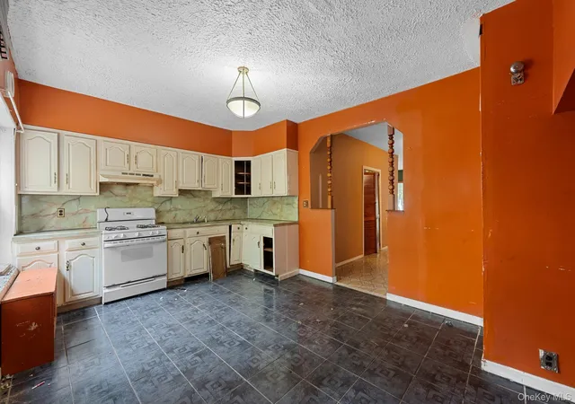 Listing Photo 5 - Condo for sale in building located at 1593 E 48th St, New York, NY 11234