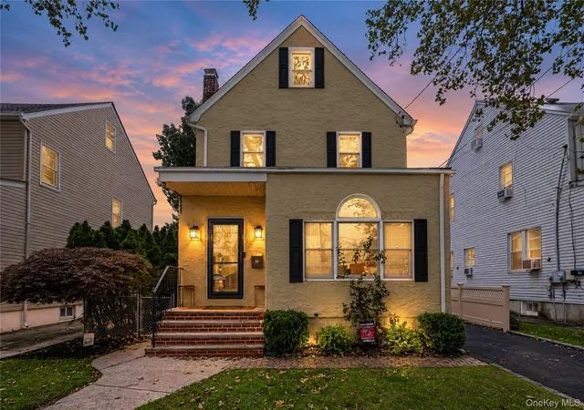 Photo 1 of Single family home for sale at 10 York Pl, North Hempstead, NY 11596 | MLS# 1055142 | Listing updated on 2026-10-07