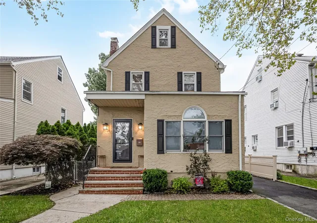 Photo 2 of Single family home for sale at 10 York Pl, North Hempstead, NY 11596 | MLS# 1055142 | Listing updated on 2026-10-07