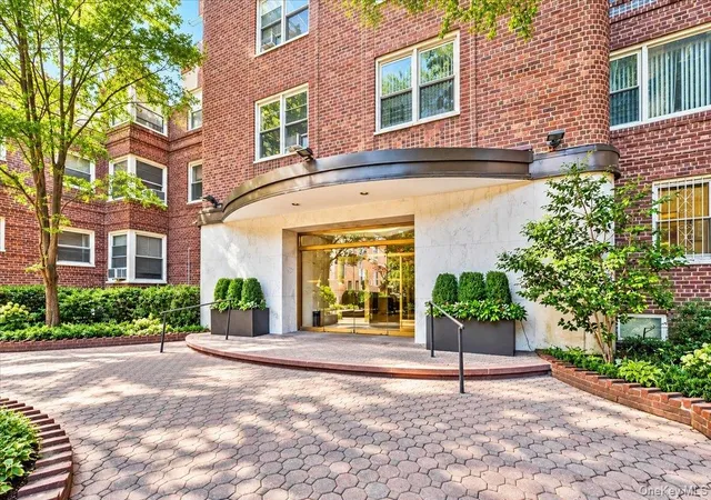 Listing Photo 2 - Condo for sale in building located at 68-61 Yellowstone Blvd, New York, NY 11375 - Unit #412