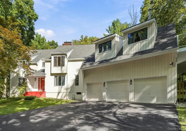Photo 2 of Single family home for sale at 31 Dingee Rd, Lewisboro, NY 10590 | MLS# 1055167 | Listing updated on 2026-10-01
