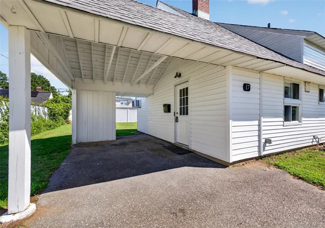 Photo 3 of Single family home for sale at 17 Berry Ln, Oyster Bay, NY 11801 | MLS# 1055192 | Listing updated on 2026-09-25