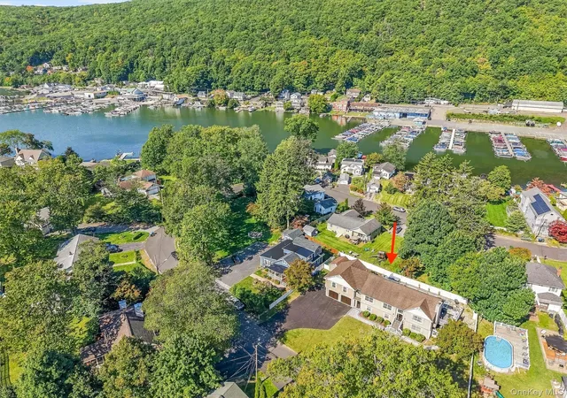 Photo 1 of Single family home for sale at 1 Hazen St, Warwick (town), NY 10925 | MLS# 1055210 | Listing updated on 2026-10-01