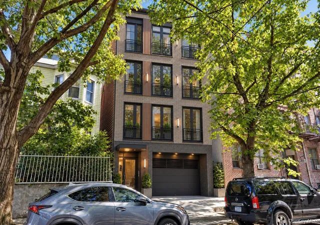 Photo 4 of Single family home for sale at 2140 Mapes Ave, New York, NY 10460 | MLS# 1055212 | Listing updated on 2026-10-02