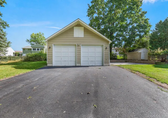 Photo 3 of Single family home for sale at 159 Wawayanda Ave, Middletown, NY 10940 | MLS# 1055220 | Listing updated on 2026-10-01
