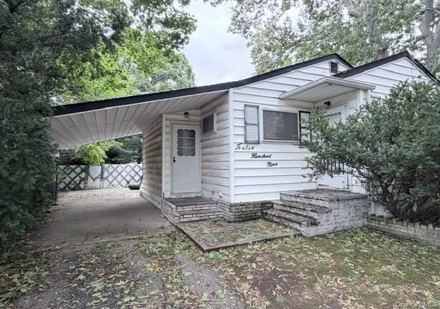 Photo 1 of Single family home for sale at 1209 Udall Rd, Islip, NY 11706 | MLS# 1055230 | Listing updated on 2026-10-01