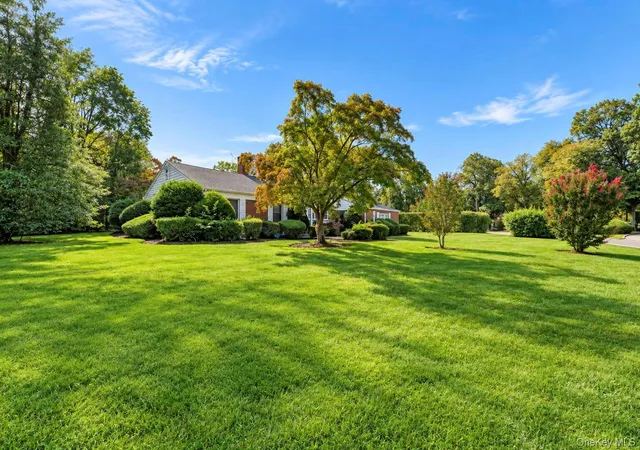 Photo 2 of Single family home for sale at 517 E Shore Rd, North Hempstead, NY 11024 | MLS# 1055240 | Listing updated on 2026-09-28