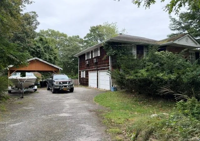 Photo 3 of Single family home for sale at 9 Glenwood Ave, Brookhaven, NY 11764 | MLS# 1055260 | Listing updated on 2026-09-27