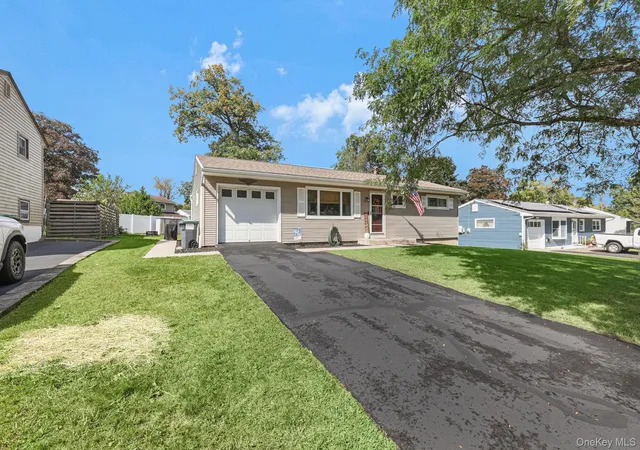 Photo 1 of Single family home for sale at 8 Keystone Park, Middletown, NY 10940 | MLS# 1055264 | Listing updated on 2026-10-01