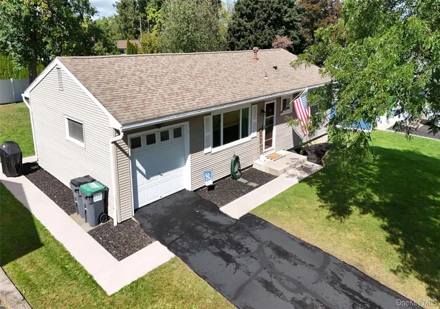 Photo 3 of Single family home for sale at 8 Keystone Park, Middletown, NY 10940 | MLS# 1055264 | Listing updated on 2026-10-01