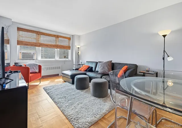 Listing Photo 3 - Condo for sale in Knolls Cooperative Section 1 located at 60 Knls Crescent, New York, NY 10463 - Unit #10L