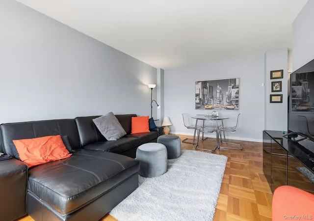 Listing Photo 5 - Condo for sale in Knolls Cooperative Section 1 located at 60 Knls Crescent, New York, NY 10463 - Unit #10L