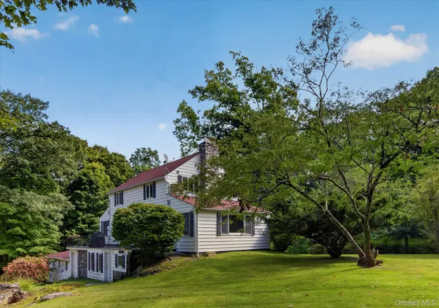 Photo 2 of Single family home for sale at 10 Park Dr, Putnam Valley, NY 10579 | MLS# 1055280 | Listing updated on 2026-10-07