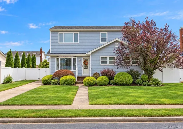 Photo 1 of Single family home for sale at 226 N Walnut St, Oyster Bay, NY 11758 | MLS# 1055290 | Listing updated on 2026-10-04